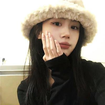 裹头巾的女人